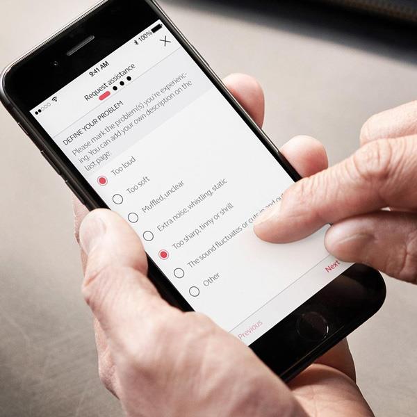 Hombre usando la aplicación